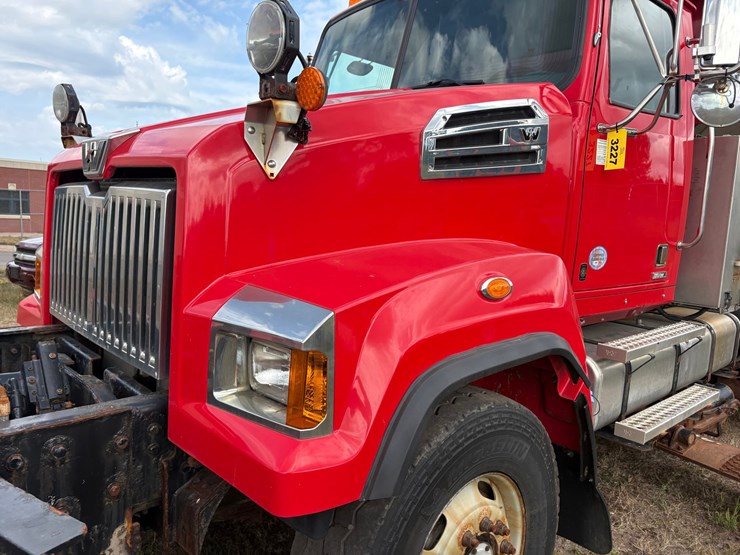 2018-western-star-4700sf-image-26