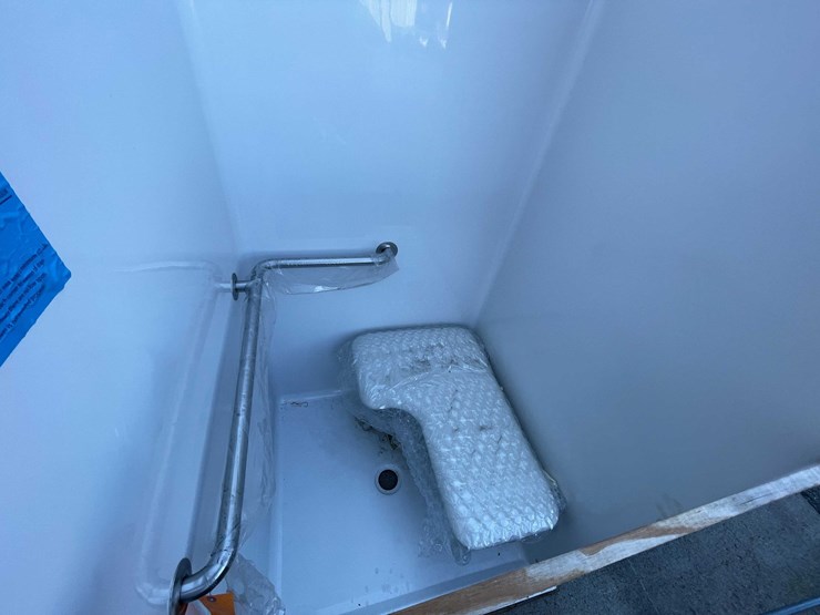 #9143-•-aquatic-ada-shower,-left-handed-(03)-image-5