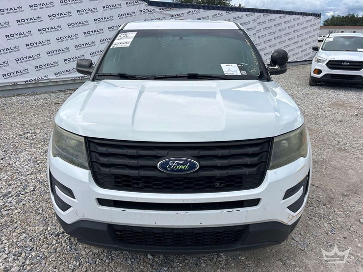 2017-ford-explorer-image-25