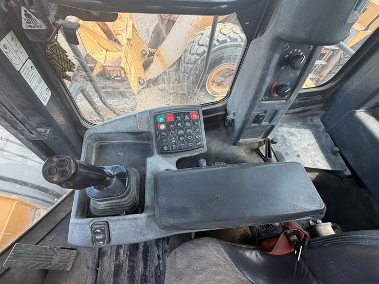 2014-deere-824k-image-22
