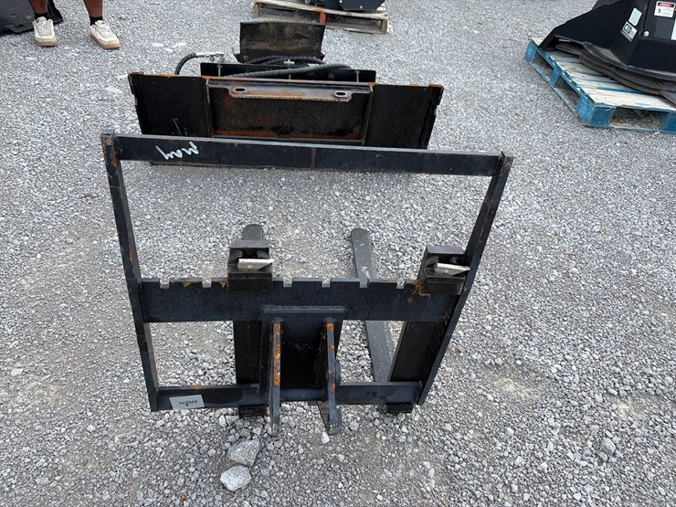 #423-•-mini-loader-30"-pallet-forks-image-2