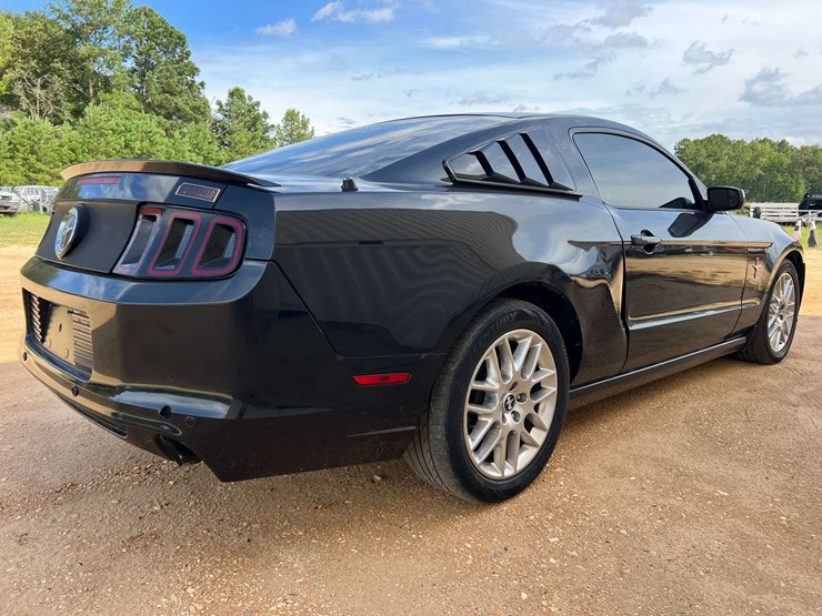 2013-ford-mustang-2-door-coupe-(245,166-miles)-image-3