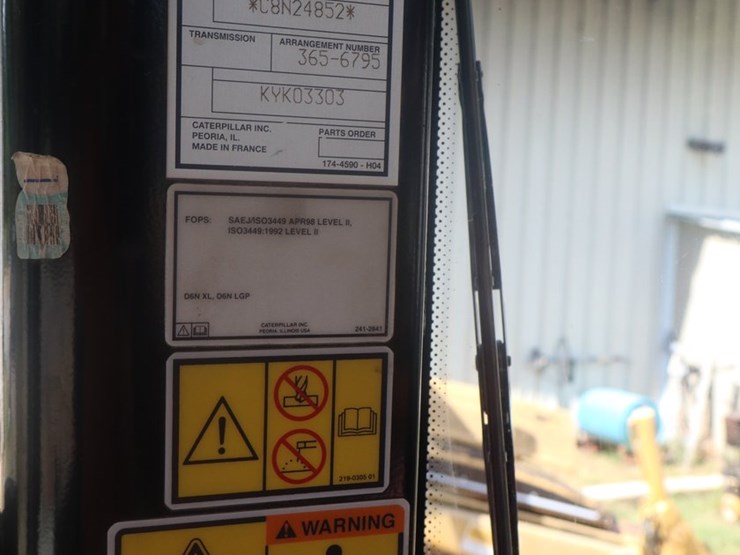 2014-caterpillar-d6n-image-32