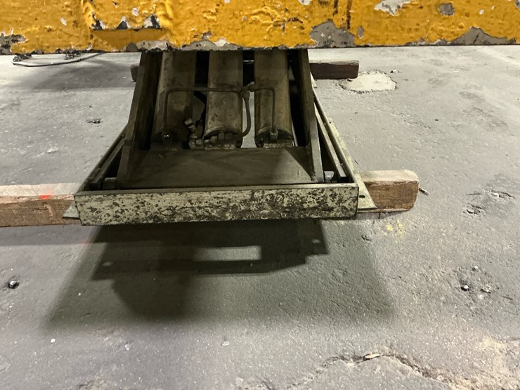 #171-•-industrial-scissor-lift-table-image-5