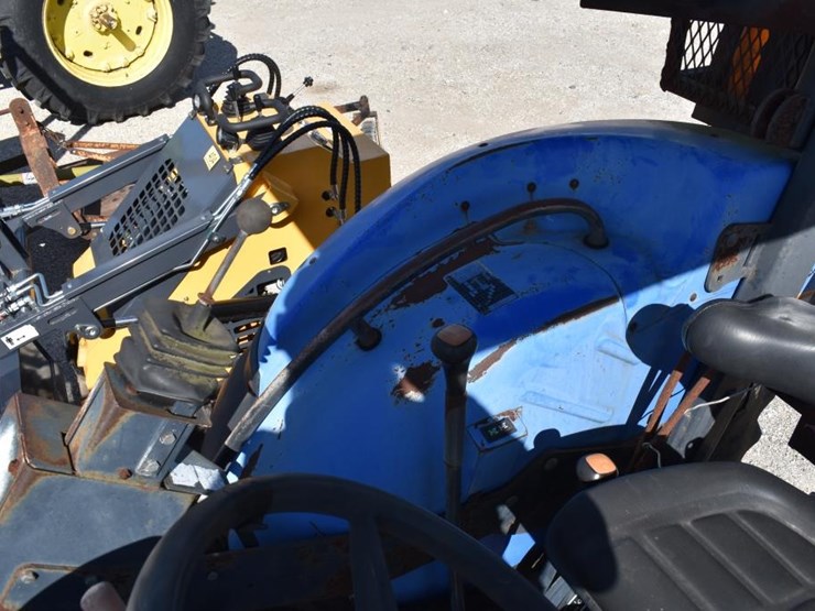new-holland-tb100-image-13