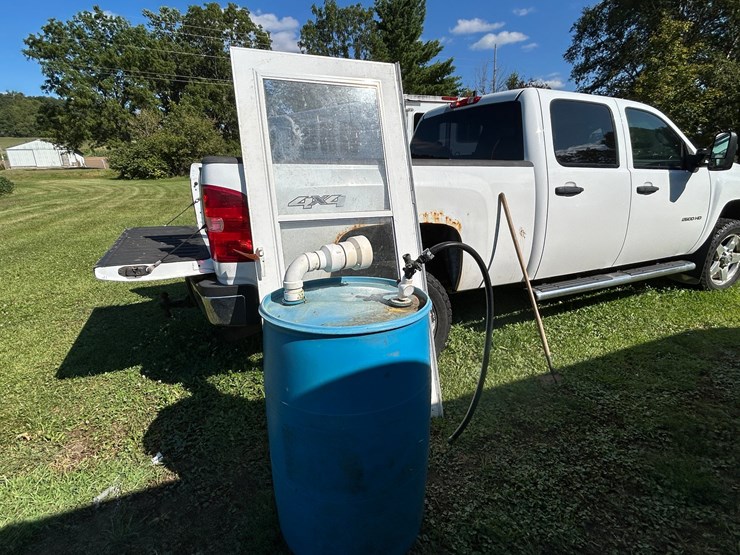 #6289-•-screen-door-and-rain-barrel-image-5
