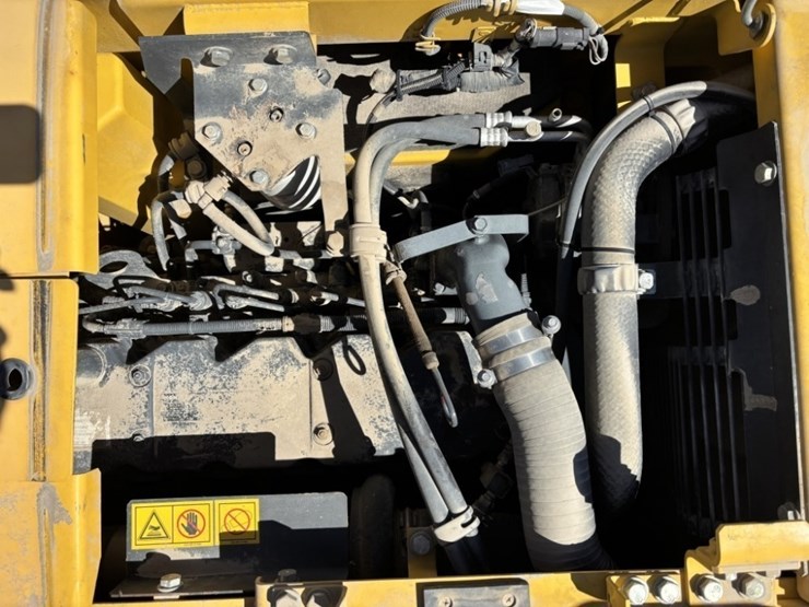 2013-komatsu-pc228us-lc-8-image-28