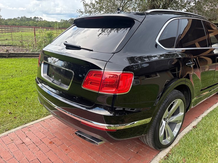 #153-•-offered-at-no-reserve-|-2018-bentley-bentayga-suv-image-9