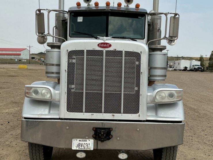 2012-peterbilt-388-image-2