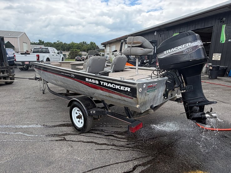 #211-•-2002-bass-tracker-pro-crappie-175-aluminum-boat-image-6