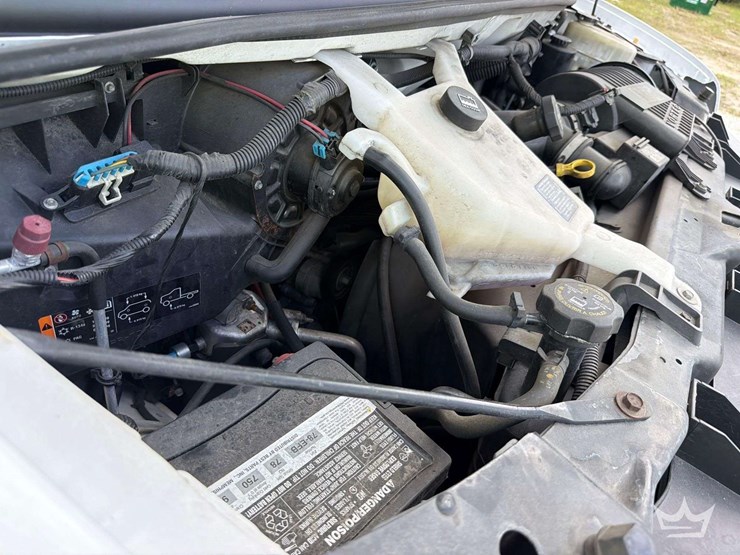 2017-chevrolet-express-2500-image-7