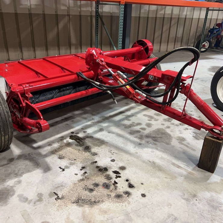 International Harvester 2A 6’ Hay Conditioner