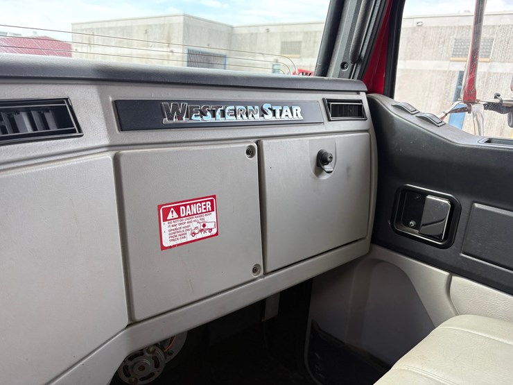 2018-western-star-4700sf-image-148