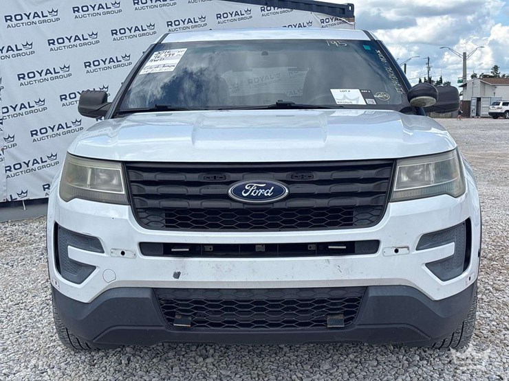 2016-ford-explorer-image-27