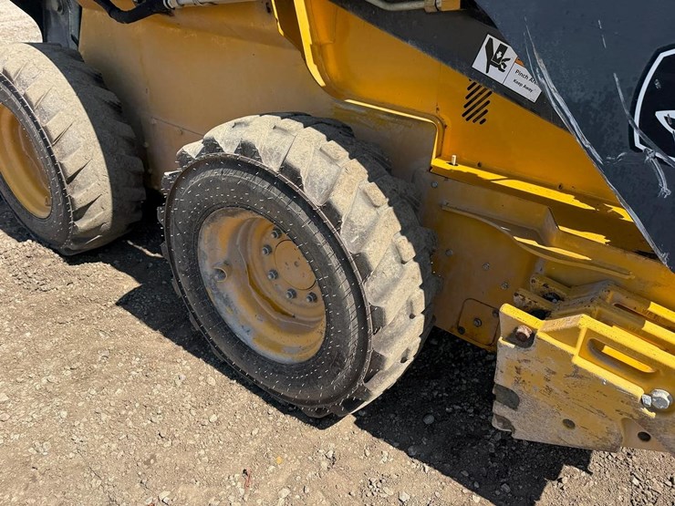 2014-deere-326e-image-16