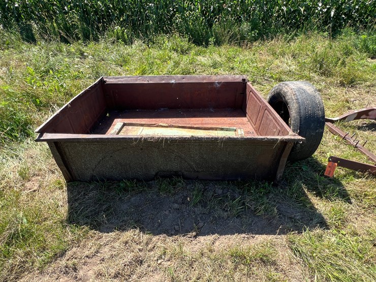 #5737-•-misc.-car-frame-and-box-and-antique-ford-tailgate-image-4