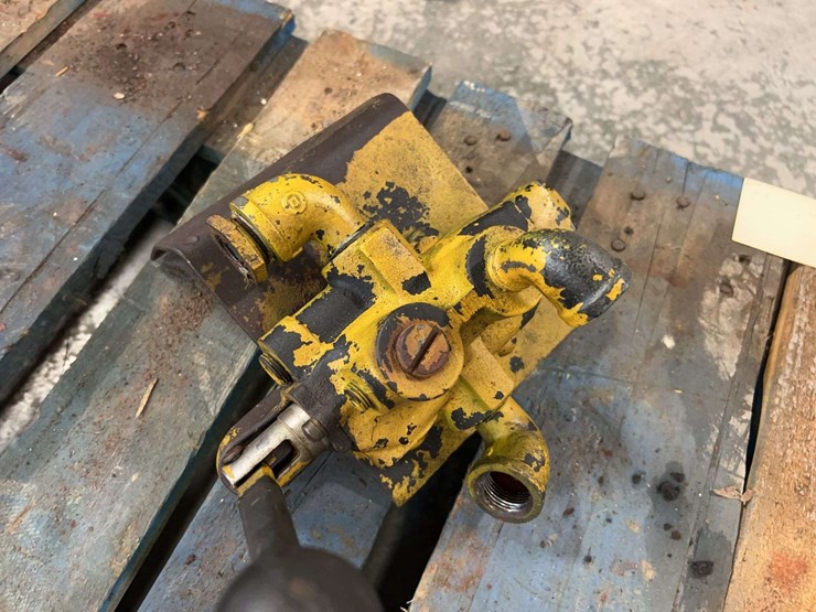 international-harvester-hydraulic-cylinders-and-parts-image-3