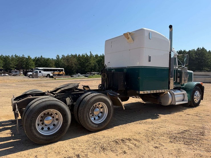 2005-peterbilt-379-image-3