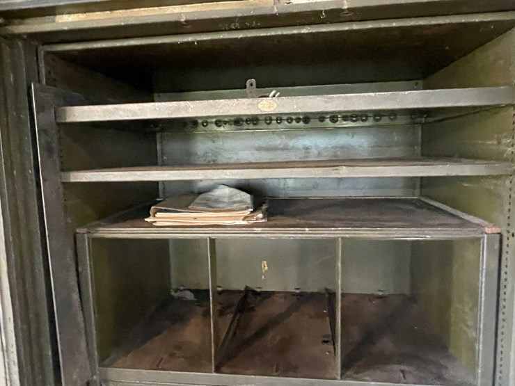 #1697-•-cabinet-and-contents-image-10