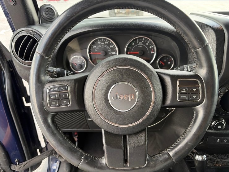 2013-jeep-wrangler-rubicon-image-19