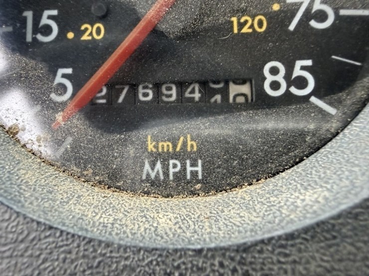 1999-freightliner-fl60-image-52