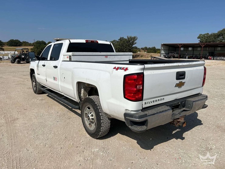 2015-chevrolet-silverado-pickup-truck-image-2