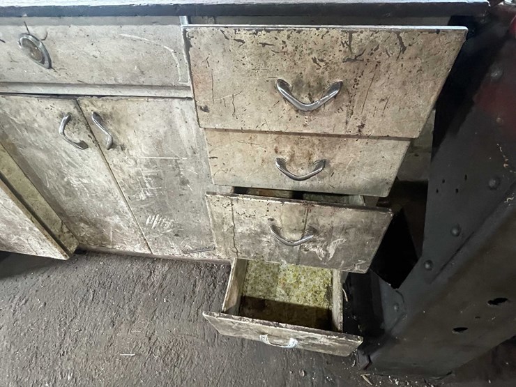 #1680-•-(3)-cabinets-and-contents-image-5
