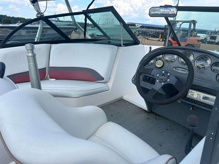 2000-moomba-mobious-ski-boat-w/trailer-(65-actual-hours)-image-31