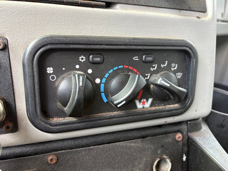 2018-western-star-4700sf-image-143