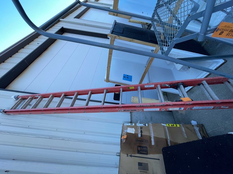 #9141-•-28'-extension-ladder-(03)-image-1