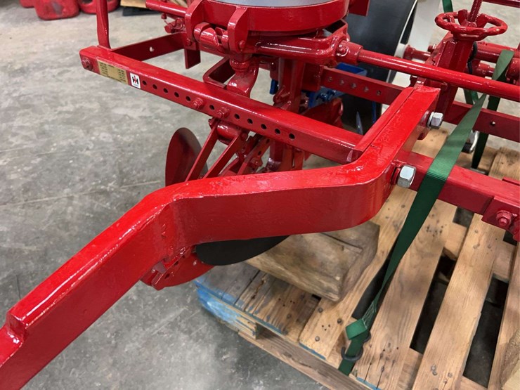 international-harvester-c251-two-row-fast-hitch-planter-image-8