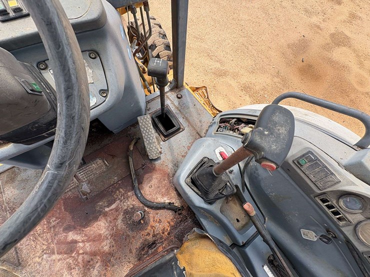 new-holland-555e-image-21