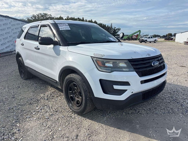 2017-ford-explorer-image-4