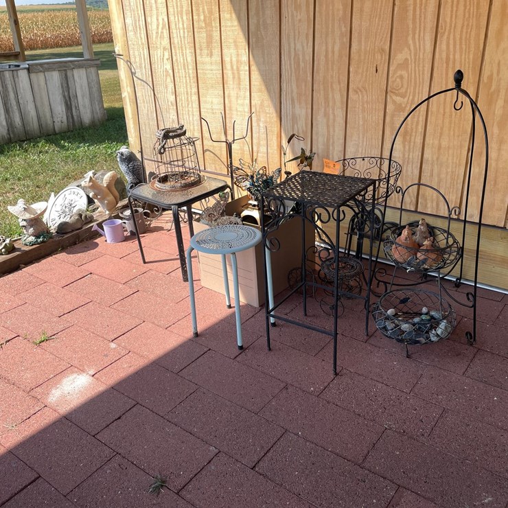 #6241 • Yard Decorations