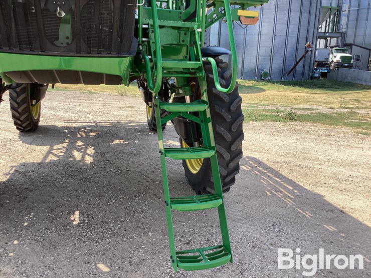 2024-john-deere-410r-image-12