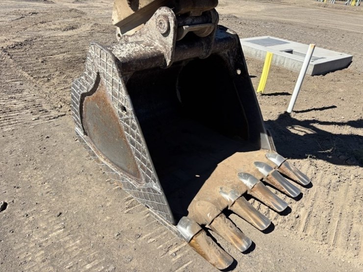 2013-komatsu-pc228us-lc-8-image-21