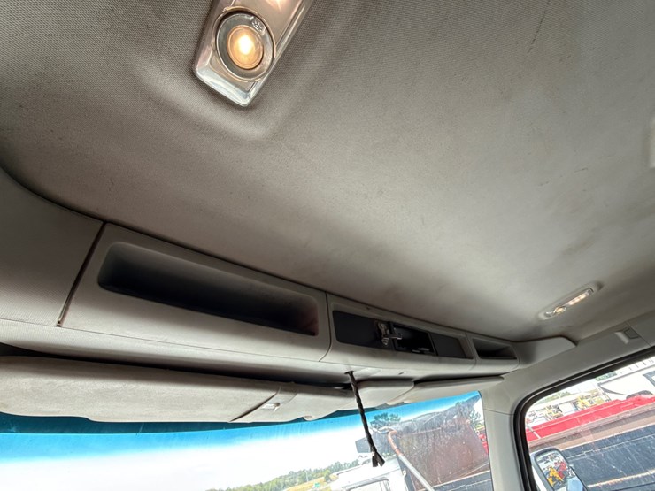 2017-kenworth-t880-image-22