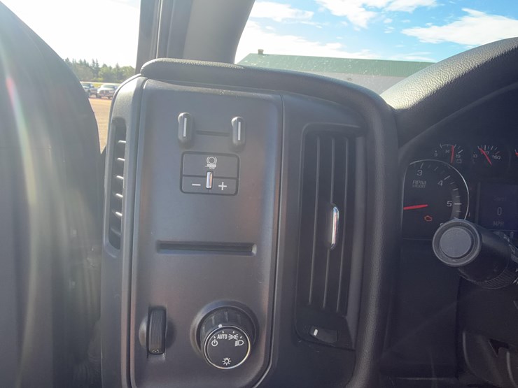 2019-chevrolet-silverado-1500-image-21