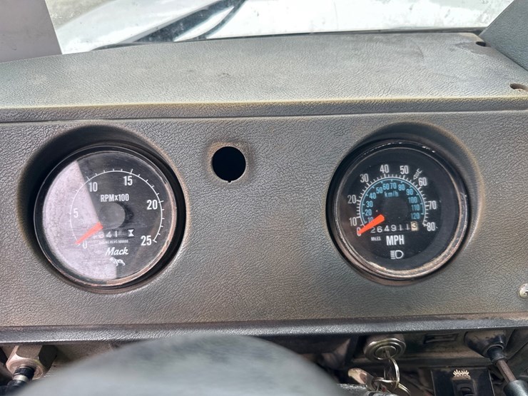 #61467-•-1991-mack-rd360s-day-cab-truck-tractor-image-35