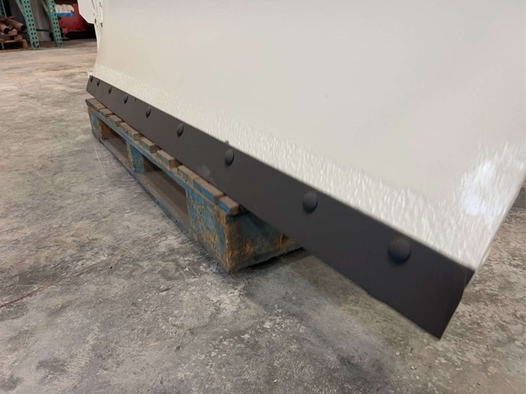 international-harvester-6’-hydraulic-lift-snow-blade-image-3