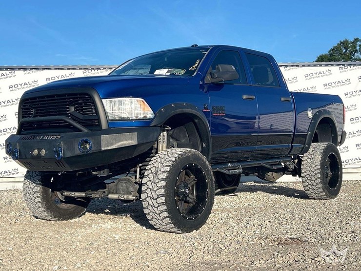 2015-dodge-2500-image-1