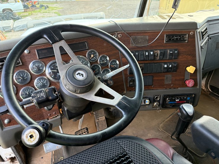 2000-western-star-3406-image-9