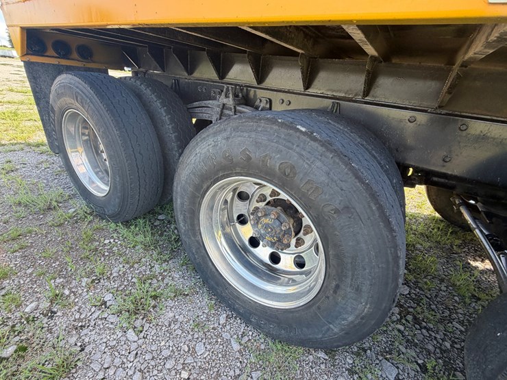 #258-•-2015-volvo-vnm-tri-axle-dump-truck-image-23