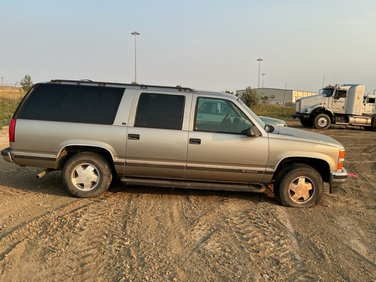 1999-chevrolet-suburban-image-7