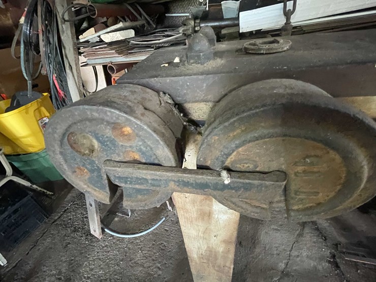 #1686-•-vintage-industrial-platform-scale-image-3