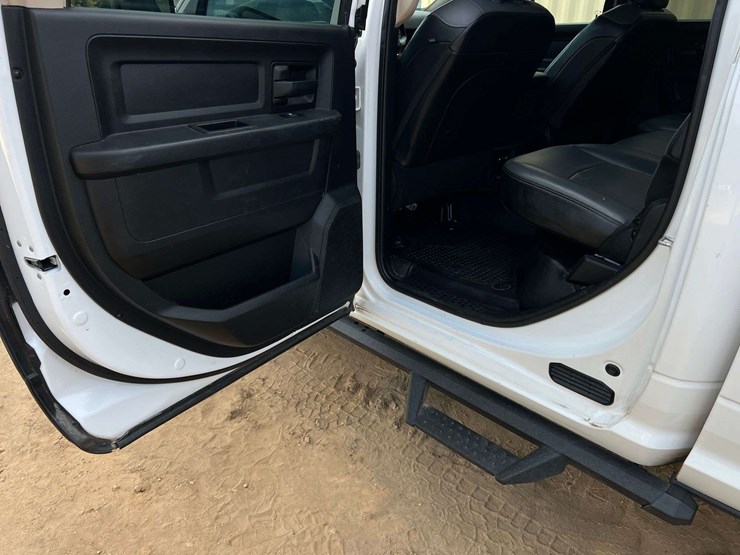 2019-ram-2500-tradesman-image-37