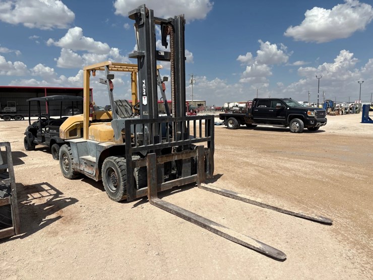 tcm-fd70-2-14,900lbs-forklift-image-2