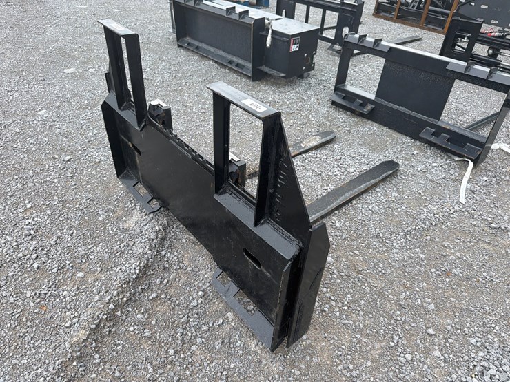 #408-•-walk-thru-48”-pallet-forks-image-3