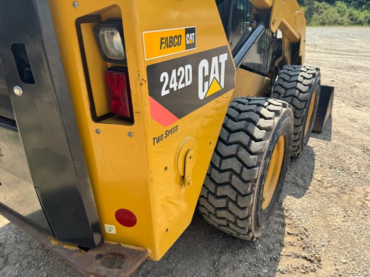 caterpillar-242d-image-19