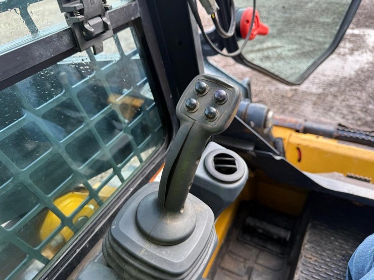 2023-deere-317g-image-24